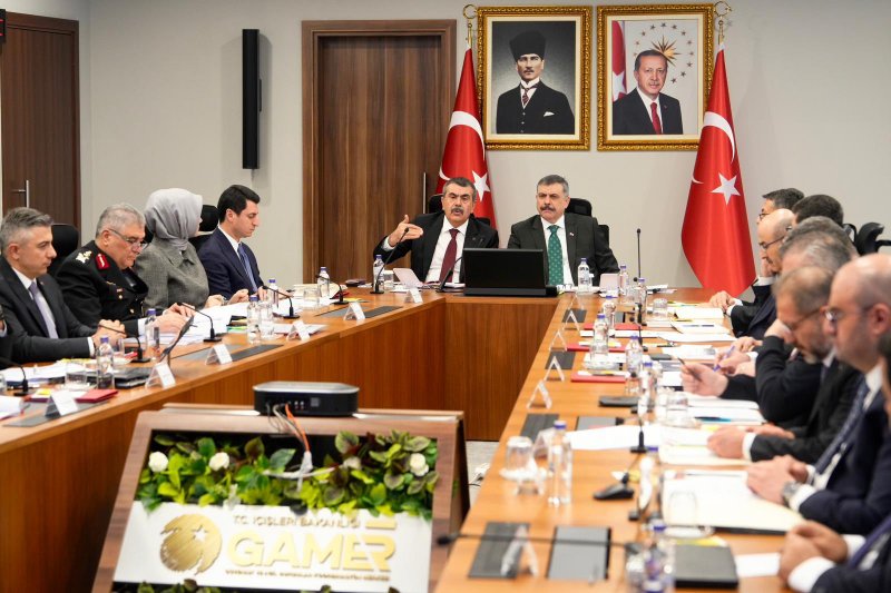 Vali ÇİÇEK VKS Üzerinden Gerçekleştirilen " Okul Güvenliği" Toplantısına Katıldı - Görsel 1