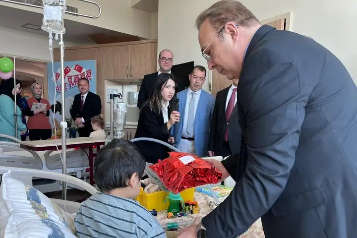 Karaman'da Hastanedeki Çocuklara 23 Nisan Sürprizi - Görsel 3