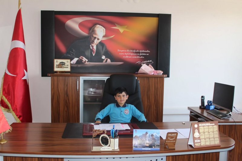 Sarıveliler'de 23 Nisan Coşkusu: Minik Yöneticiler Makam Devretti - Görsel 2