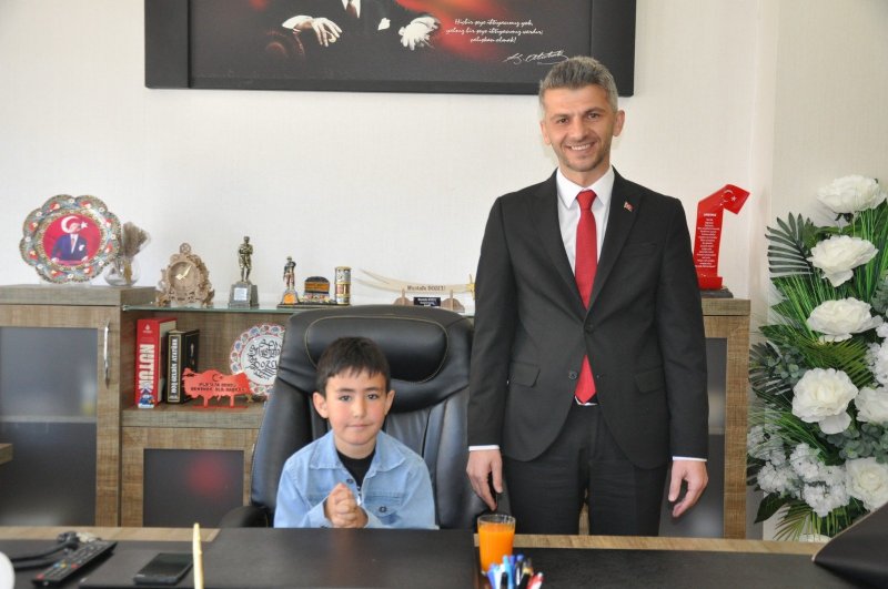Ermenek'te Çocuklar 23 Nisan'da Makamları Temsil Etti