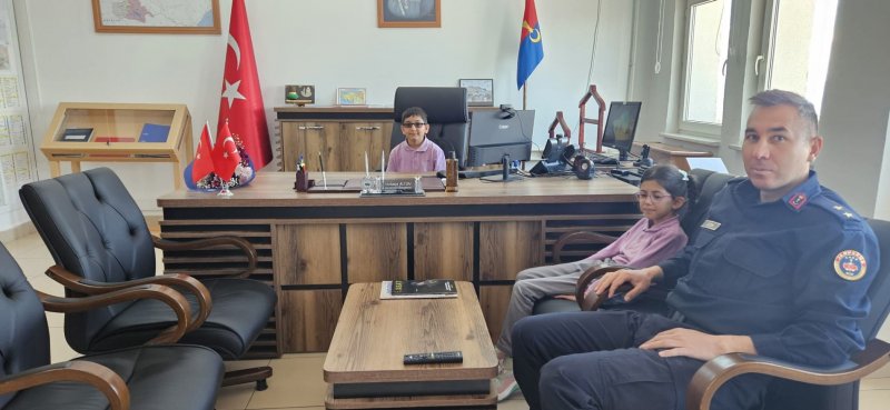 Ermenek'te Çocuklar 23 Nisan'da Makamları Temsil Etti - Görsel 3