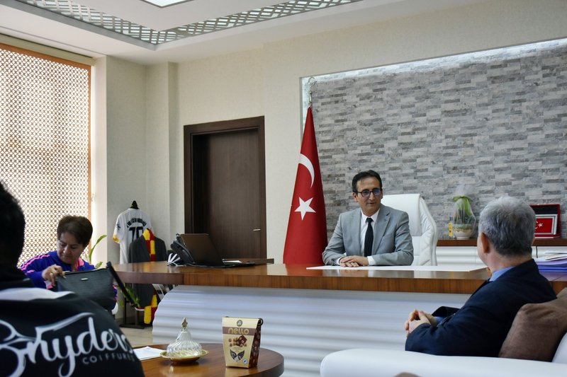 Karaman'dan Türkiye Üçüncülüğü: Öğrenciler İl Milli Eğitim Müdürü'nü Ziyaret Etti - Görsel 1