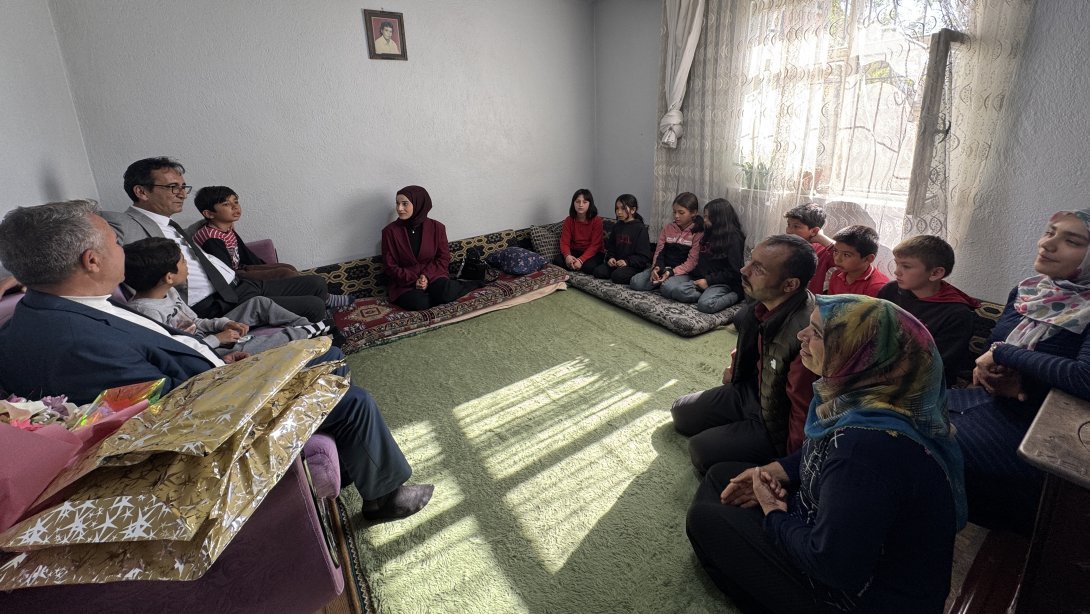 Karaman Milli Eğitim Müdürü, Evdeki Öğrenci Şaban'a 23 Nisan Sürprizi Yaptı