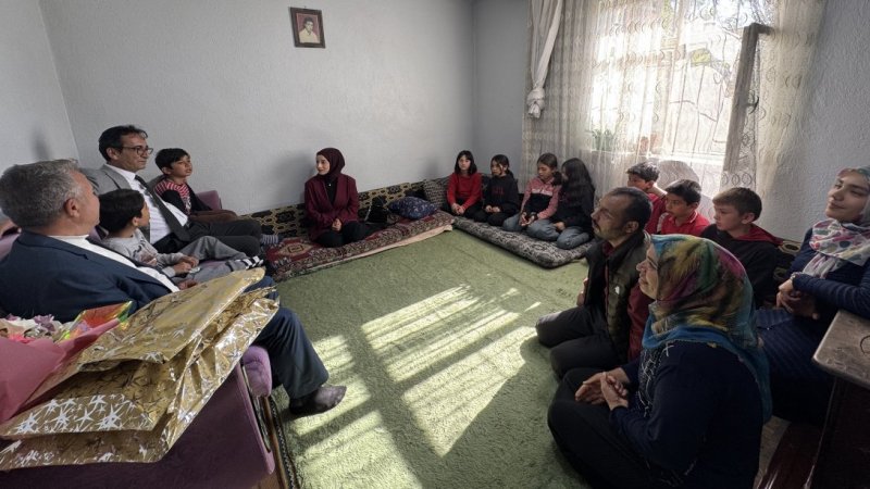 Karaman Milli Eğitim Müdürü, Evdeki Öğrenci Şaban'a 23 Nisan Sürprizi Yaptı
