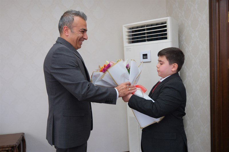 Karaman Valisi Koltuğunu Öğrenciye Bıraktı: 23 Nisan Kutlaması - Görsel 1