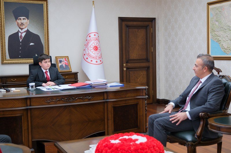 Karaman Valisi Koltuğunu Öğrenciye Bıraktı: 23 Nisan Kutlaması