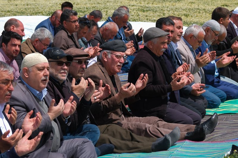 Karaman Valisi Çiçek, Ekinözü Köyü'nde Şükür Duası Programına Katıldı - Görsel 1