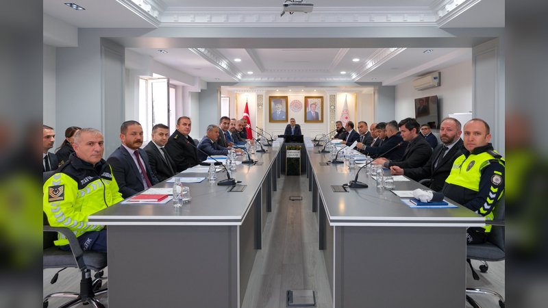 Karaman'da Okul Güvenliği Toplantısı: Valilik Tedbirleri Değerlendirdi