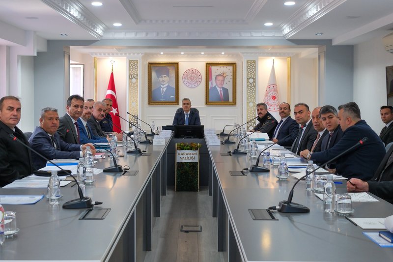 Karaman'da Okul Güvenliği Toplantısı: Valilik Tedbirleri Değerlendirdi - Görsel 1