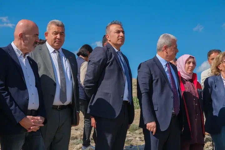 Vali Çiçek ve Vali Akın, Avrupa'nın En Büyük Elma Bahçesinde İnceleme Yaptı - Görsel 3