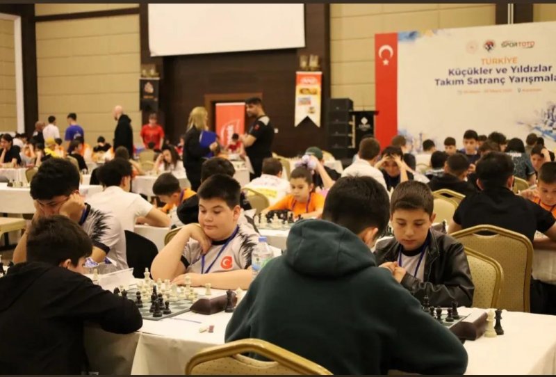 Türkiye Küçükler ve Yıldızlar Satranç Yarışması'nda 4. Tur Sona Erdi - Görsel 4