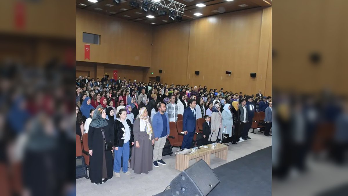 Karaman'da Öğrenciler İngilizceyi Sahneye Taşıdı: English Fest Finali Coşkusu