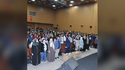 Karaman'da Öğrenciler İngilizceyi Sahneye Taşıdı: English Fest Finali Coşkusu