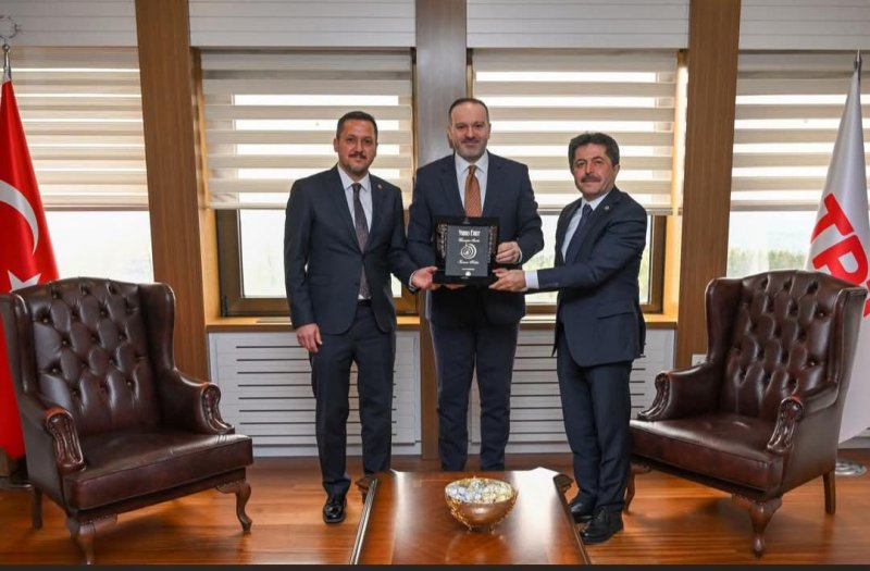 Osman Sağlam'dan TRT Genel Müdürü'ne Ziyaret: Dil ve Kültür Etkinlikleri Masaya Yatırıldı
