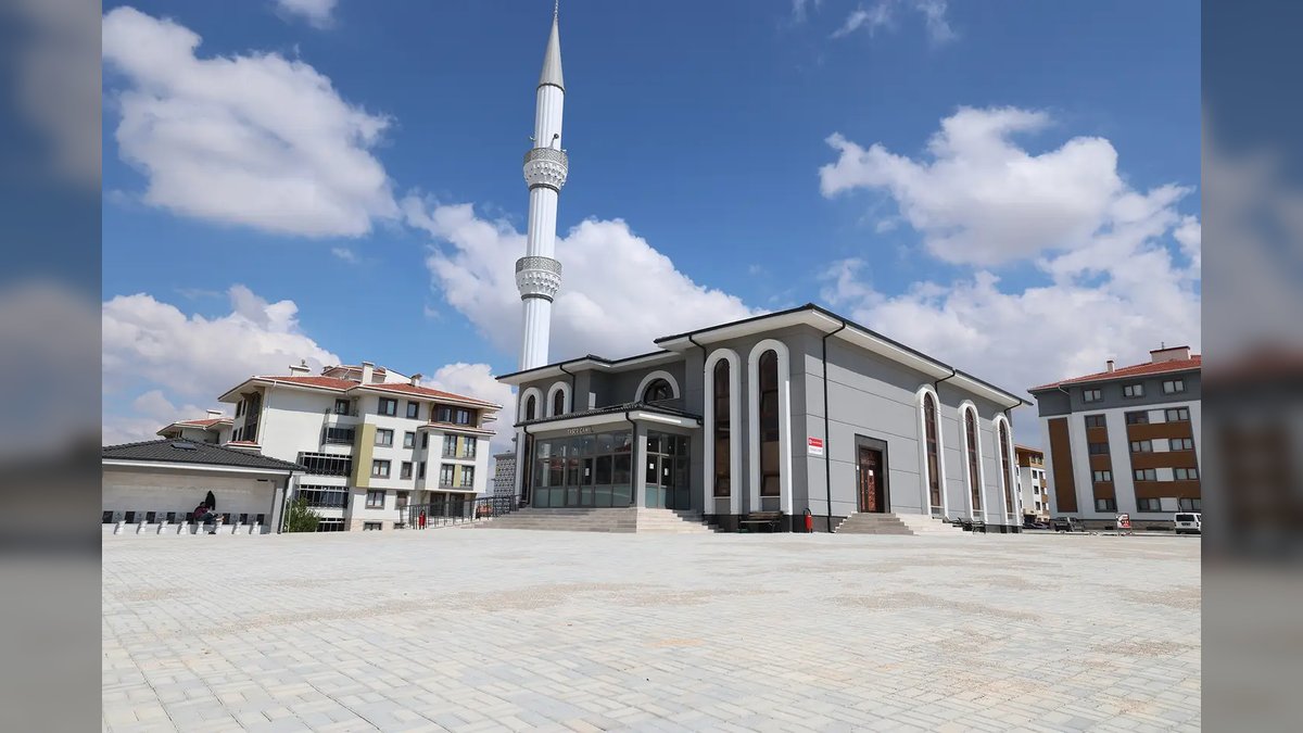 Karaman Belediyesi Camilerde Kapsamlı Temizlik ve Peyzaj Çalışmaları Başlattı