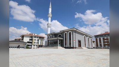 Karaman Belediyesi Camilerde Kapsamlı Temizlik ve Peyzaj Çalışmaları Başlattı