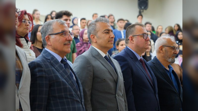 Vali Çiçek'ten KMÜ'de Kariyer ve Tecrübe Paylaşımı