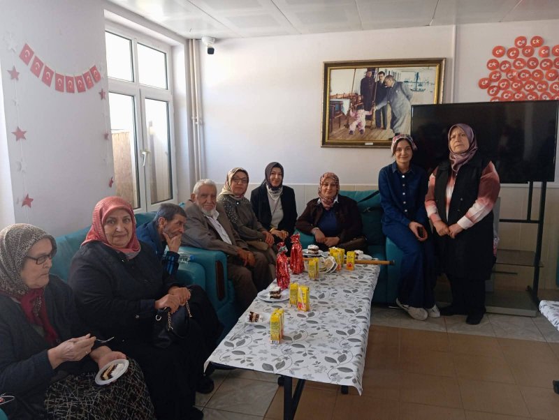 AK Parti'den Anneler Günü Özel Huzurevi Ziyareti - Görsel 3
