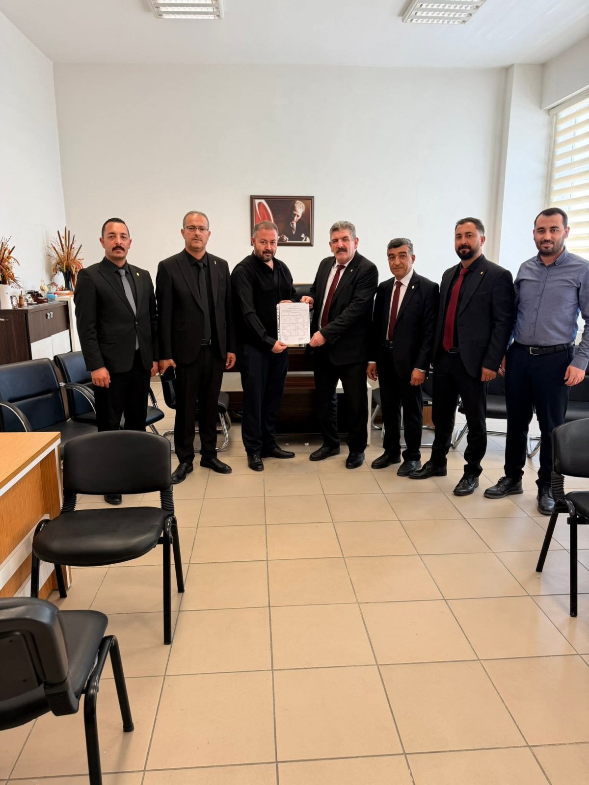 KESOB Başkanlığına Seçilen Şuayip Dik Mazbatasını Aldı