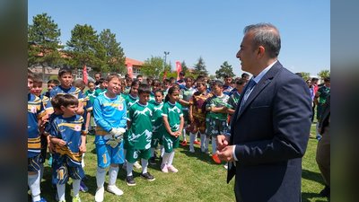 Vali Çiçek, Kırsaldan Kente Yolculuk Futbol Turnuvası'nı İzledi