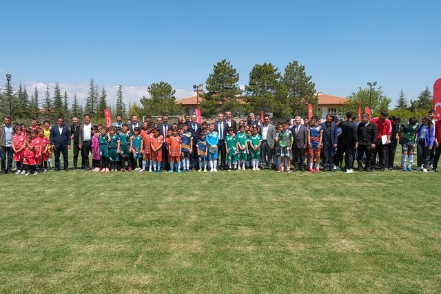 Vali Çiçek, Kırsaldan Kente Yolculuk Futbol Turnuvası'nı İzledi - Görsel 3