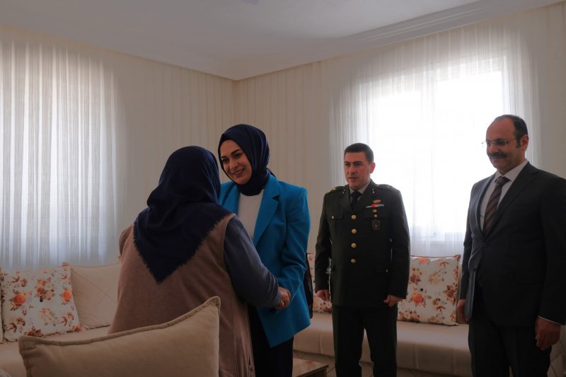 Karaman Valisi Hayrettin Çiçek'in Eşi Berna Çiçek'ten Anneler Günü'nde Gönüllere Dokunan Ziyaretler - Görsel 3