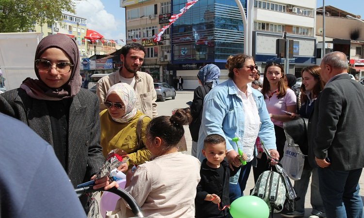 Karaman'da Anneler Günü'ne Özel Etkinlik: El Baskısı ve Duygu Paylaşımı - Görsel 2