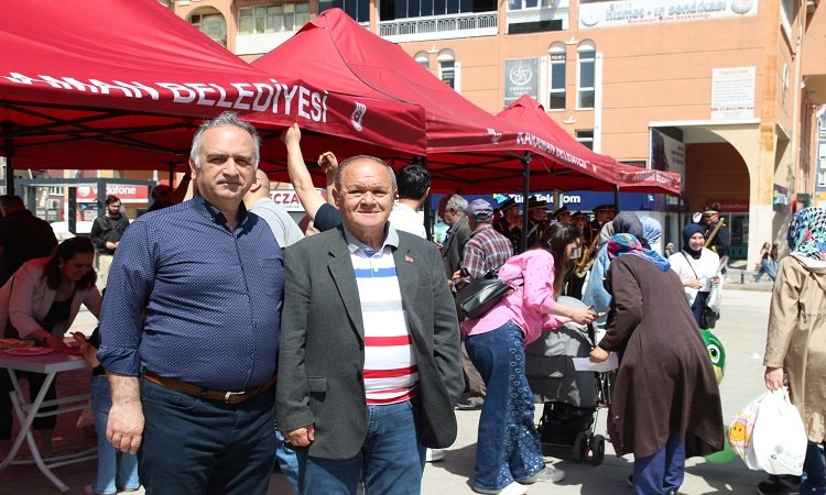 Karaman'da Anneler Günü'ne Özel Etkinlik: El Baskısı ve Duygu Paylaşımı - Görsel 3