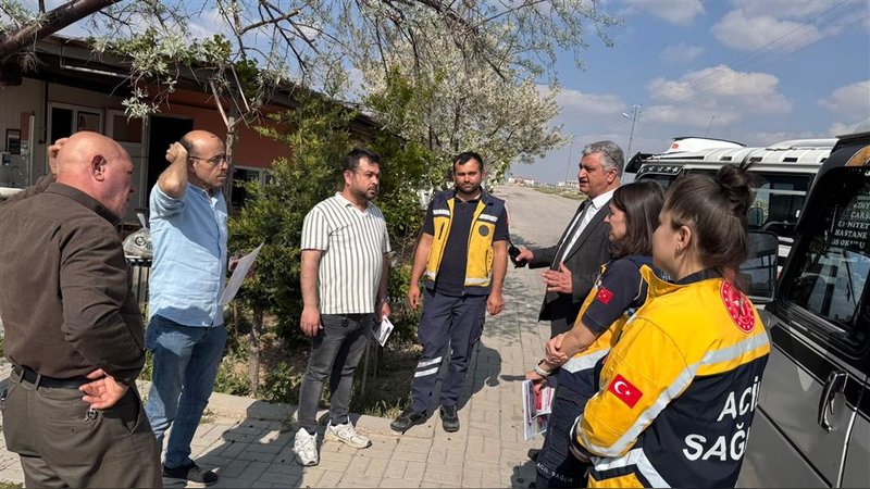 Karaman'da 'Fermuar Sistemi' ile Ambulanslara Yol Verilmesi İçin Farkındalık Çalışmaları - Görsel 1