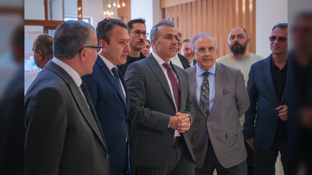Karaman Valisi Çiçek, Tarihi Tol Medrese ve Kent Müzesi'nde İncelemelerde Bulundu