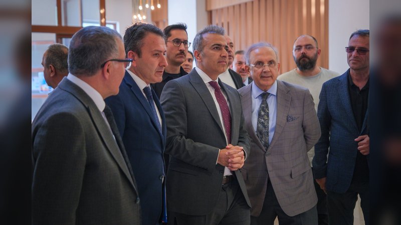 Karaman Valisi Çiçek, Tarihi Tol Medrese ve Kent Müzesi'nde İncelemelerde Bulundu