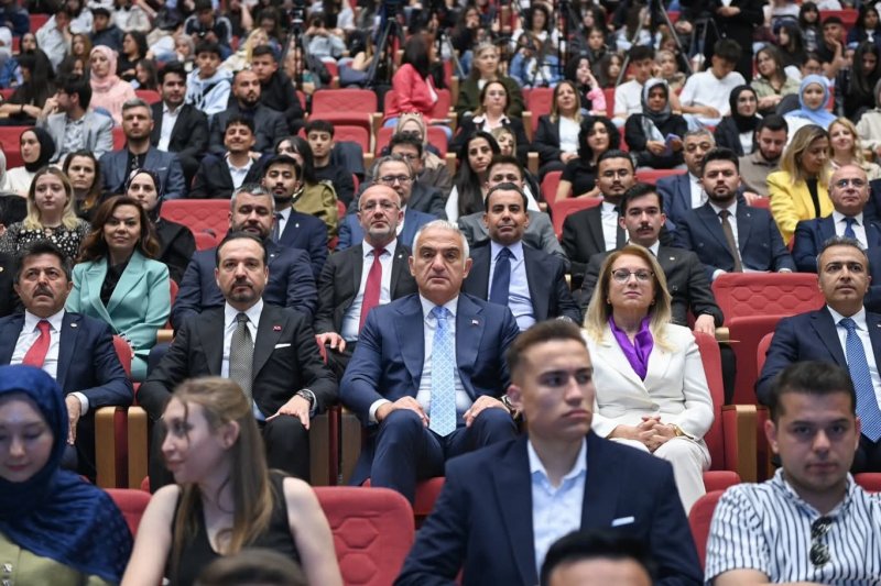 Karaman'da 749. Türk Dil Bayramı ve Yunus Emre Anıldı: Kızıl Elma Türkçe Ödülleri Sahiplerini Buldu - Görsel 5