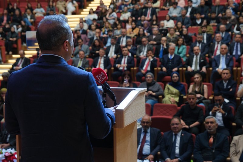 Karaman'da 749. Türk Dil Bayramı ve Yunus Emre Anıldı: Kızıl Elma Türkçe Ödülleri Sahiplerini Buldu - Görsel 4