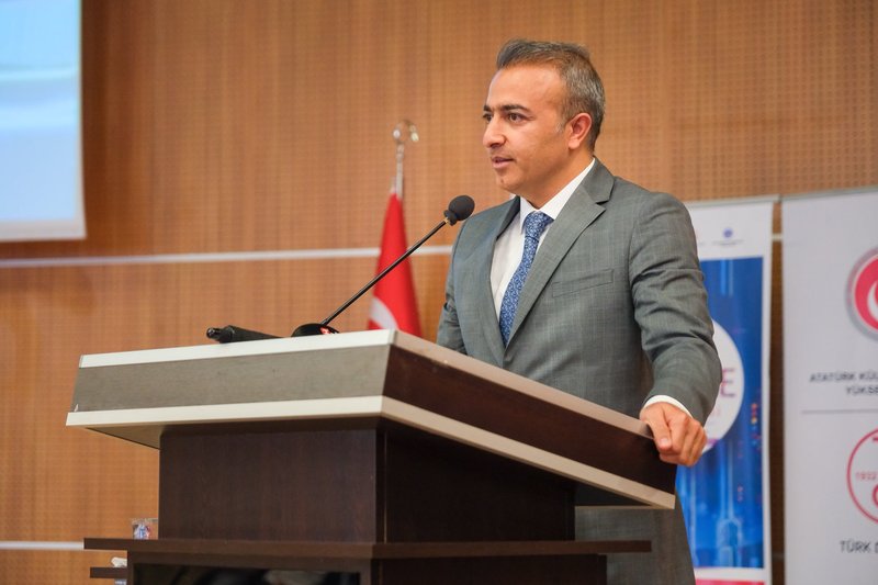 Vali Çiçek: Dijital Çağda Türkçe Bilgi Şöleni'nde Gençlere Çağrı - Görsel 2