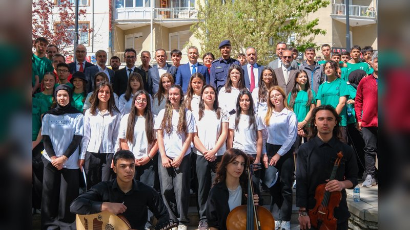 Karaman Valisi Çiçek, 749. Türk Dil Bayramı'nda Yunus Emre Ezgileri Konseri'ne Katıldı