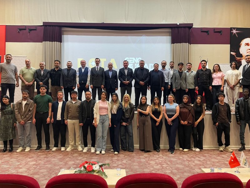 Genç MÜSİAD Karaman'dan 'R.O.T.A' Programı: Yapay Zeka ve Başarıya Odaklanıldı