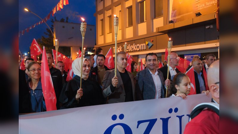 Karaman Valisi Çiçek, 749. Türk Dil Bayramı Fener Alayı'na Katıldı