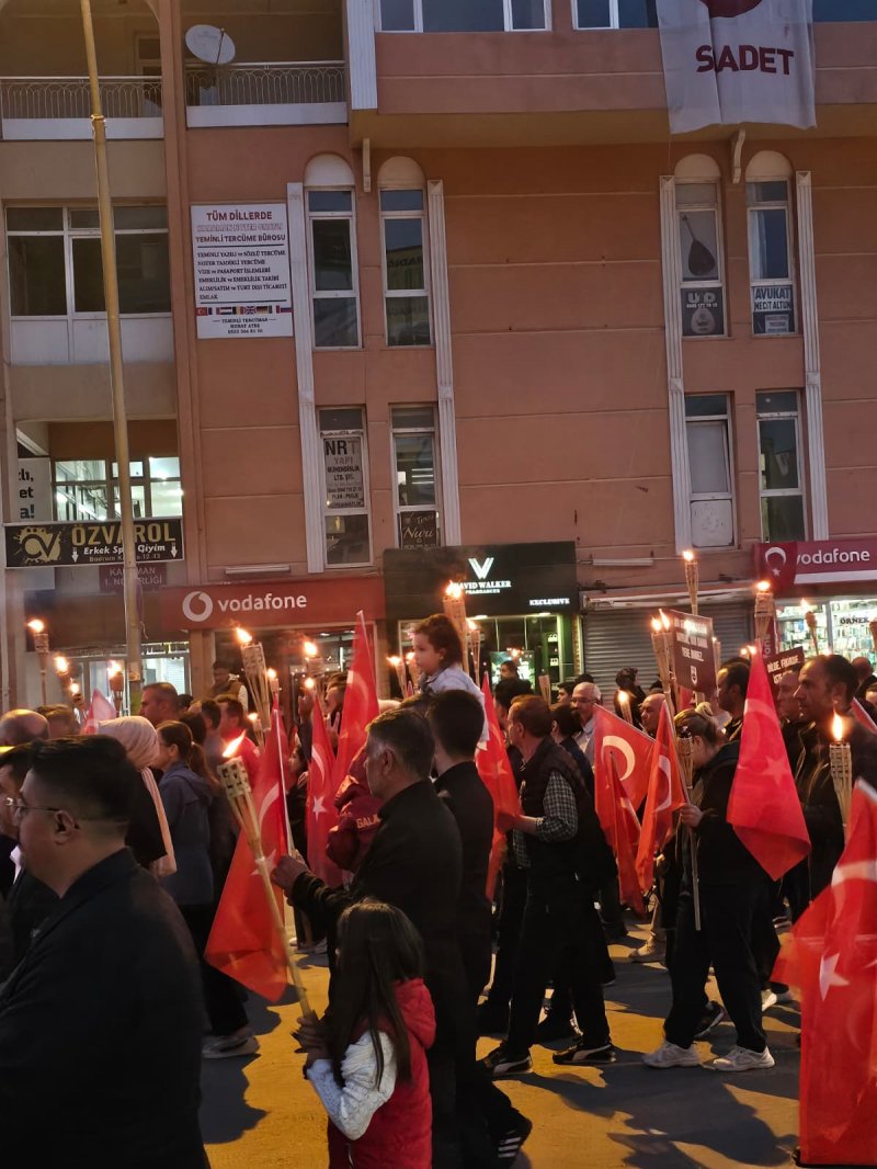 Karaman Valisi Çiçek, 749. Türk Dil Bayramı Fener Alayı'na Katıldı - Görsel 5