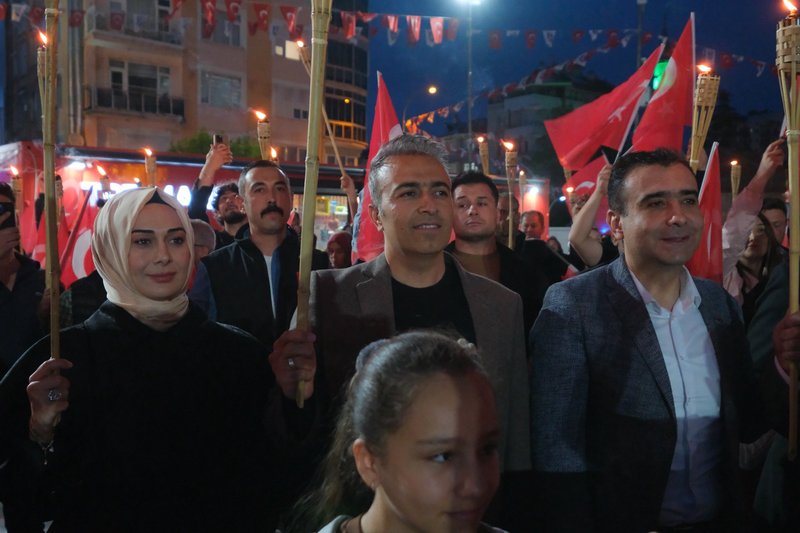 Karaman Valisi Çiçek, 749. Türk Dil Bayramı Fener Alayı'na Katıldı - Görsel 2