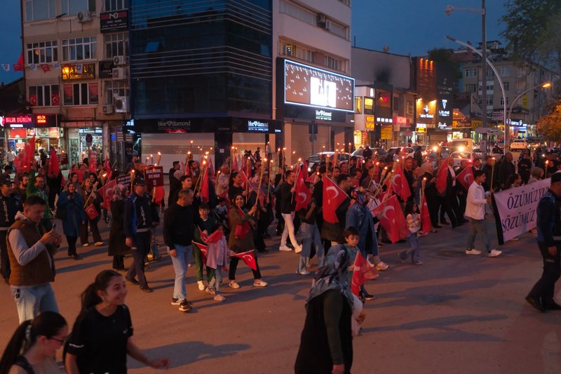Karaman Valisi Çiçek, 749. Türk Dil Bayramı Fener Alayı'na Katıldı - Görsel 3