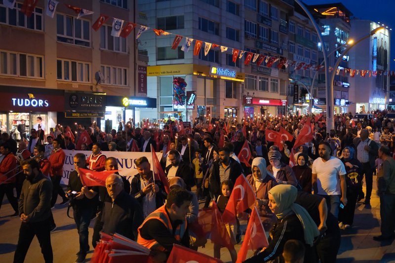 Karaman Valisi Çiçek, 749. Türk Dil Bayramı Fener Alayı'na Katıldı - Görsel 4