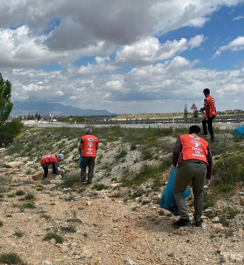 TEMA Vakfı Karaman'da Çevre Temizliği Etkinliği Düzenledi: 503 Şişe ve Torbalarca Atık Toplandı - Görsel 1