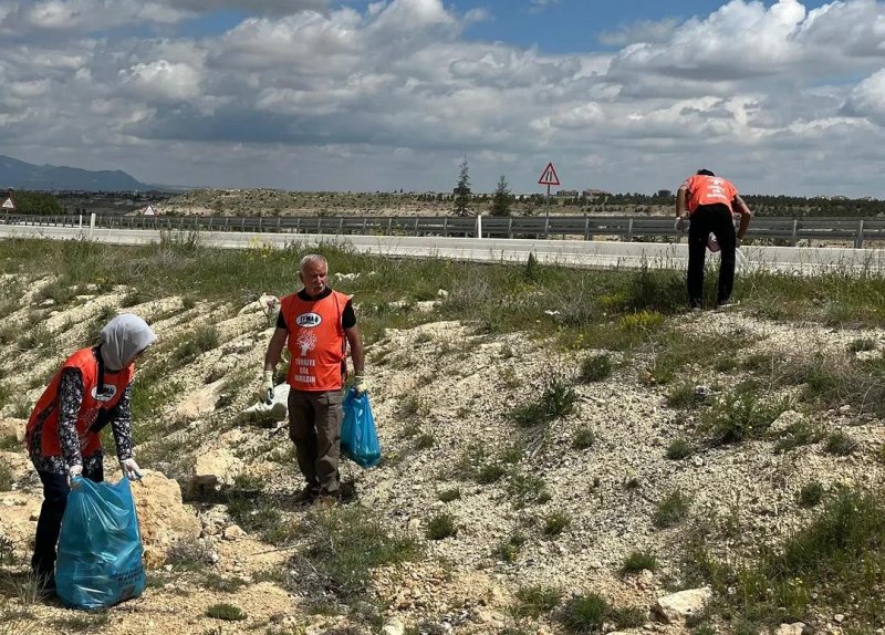 TEMA Vakfı Karaman'da Çevre Temizliği Etkinliği Düzenledi: 503 Şişe ve Torbalarca Atık Toplandı - Görsel 3