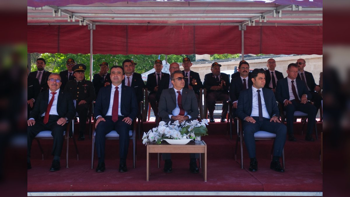 Karaman Valisi Çiçek, 19 Mayıs Kutlamalarına Katıldı, Sporculara Ödül Verdi