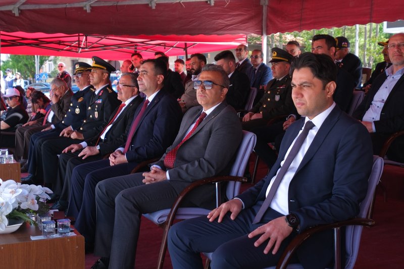 Karaman Valisi Çiçek, 19 Mayıs Kutlamalarına Katıldı, Sporculara Ödül Verdi - Görsel 1