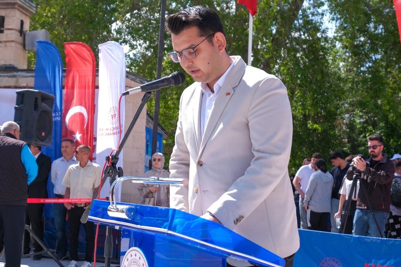 Karaman Valisi Çiçek, 19 Mayıs Kutlamalarına Katıldı, Sporculara Ödül Verdi - Görsel 3