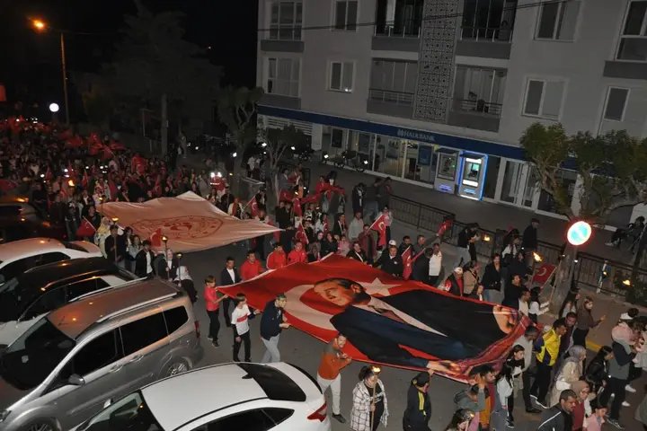 Ermenek'te 107. Yıl Coşkusu: Fener Alayı ve Konserle Kutlandı - Görsel 2