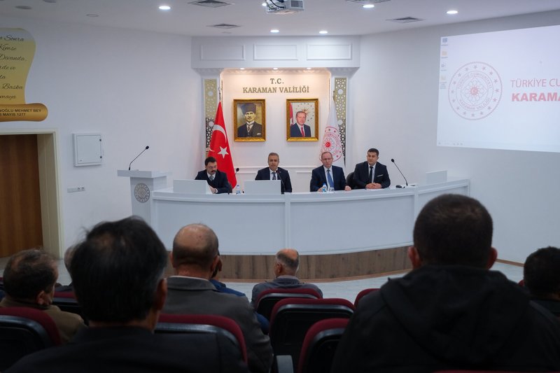 Karaman Valisi Çiçek'ten KÖYDES Yatırımları ve Muhtarlarla Seçim Değerlendirmesi - Görsel 1