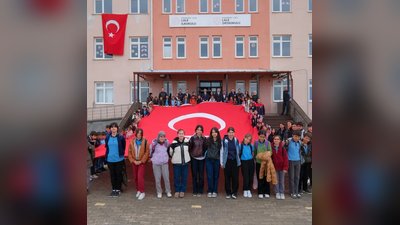 Vali Çiçek Lale Köyü İlkokulu'nda Öğretmen ve Öğrencilerle Buluştu