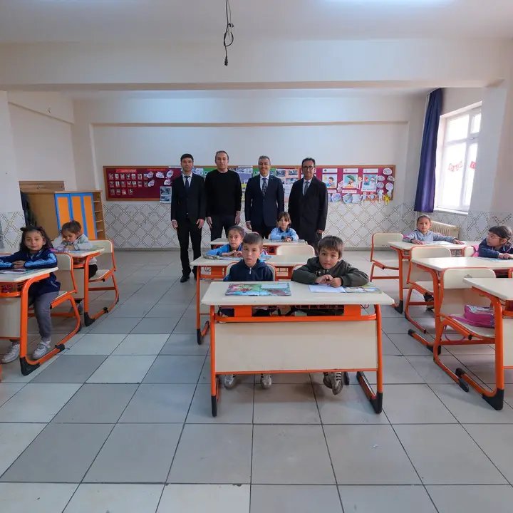 Vali Çiçek Lale Köyü İlkokulu'nda Öğretmen ve Öğrencilerle Buluştu - Görsel 1